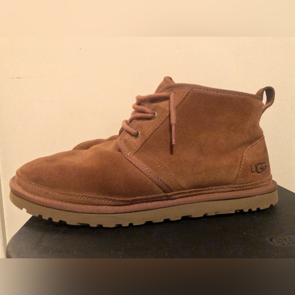 Men’s Sherpa lined UGG boots -size 11